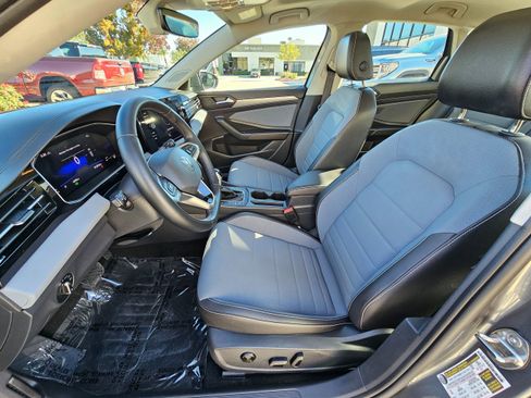 Used 2025 Volkswagen Jetta SE image 17