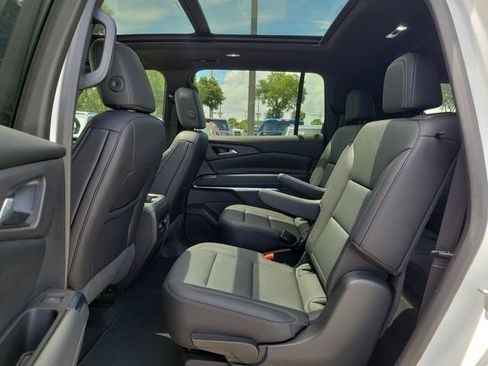Certified 2025 Chevrolet Traverse LT w/ Sun and Wheel Package FWD image 15