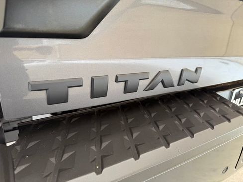 Used 2024 Nissan Titan PRO-4X w/ Pro-4x Convenience Package AWD/4WD image 14
