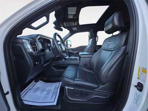 Certified 2025 Ford F350 Platinum w/ Tremor Off-Road Package image 8