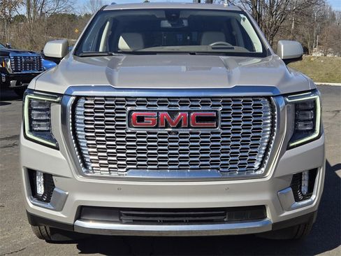 Used 2022 GMC Yukon Denali image 2