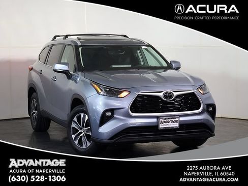Used 2024 Toyota Highlander XLE AWD/4WD image 1