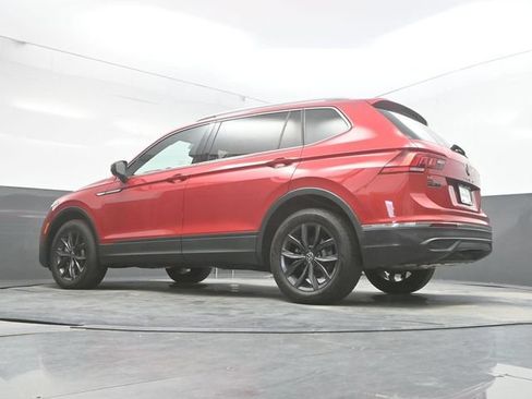 Used 2022 Volkswagen Tiguan SE FWD image 35