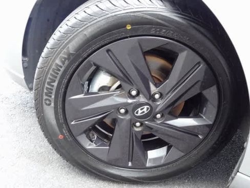 Used 2023 Hyundai Elantra SEL image 34
