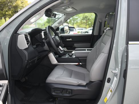Used 2024 Toyota Tundra Limited AWD/4WD image 7