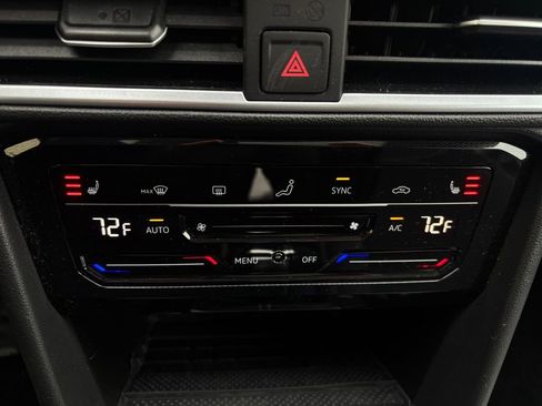 Certified 2025 Volkswagen Taos SE image 28