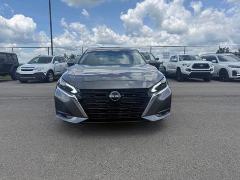 Used 2024 Nissan Altima 2.5 SV w/ SV Premium Package AWD/4WD image 2