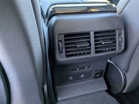 Used 2026 Land Rover Range Rover Velar Dynamic SE image 13