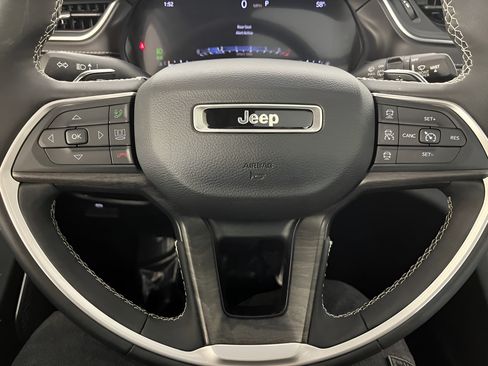 Used 2024 Jeep Grand Cherokee Limited w/ Black Appearance Package AWD/4WD image 21