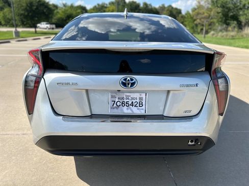 Used 2016 Toyota Prius Two image 6