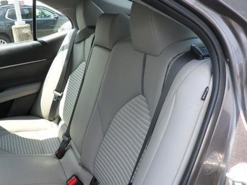 Used 2022 Toyota Camry SE image 20