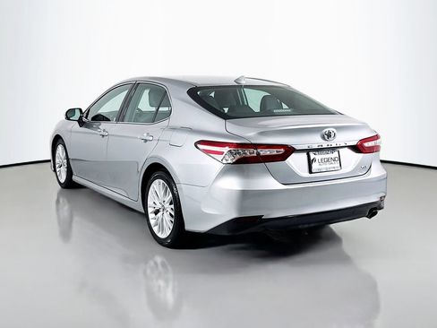 Used 2019 Toyota Camry XLE FWD image 5