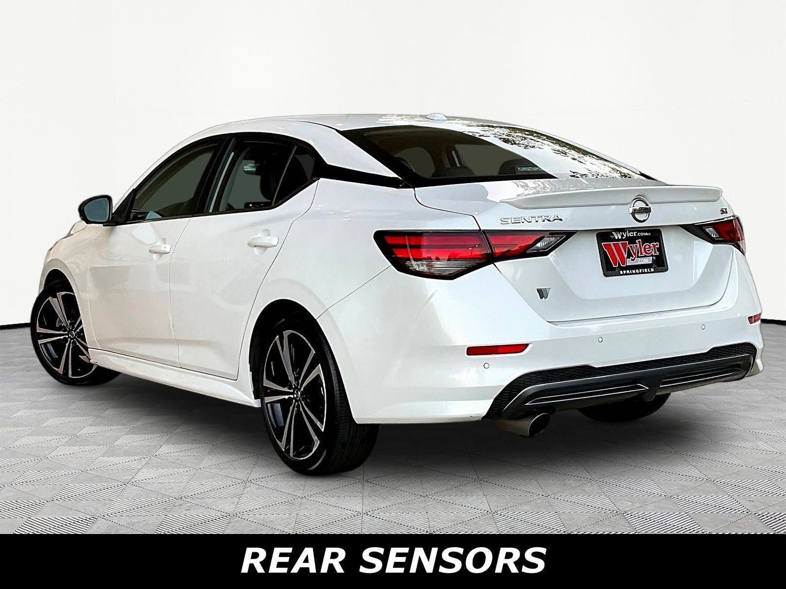Used 2022 Nissan Sentra SR w/ SR Premium Package FWD image 4