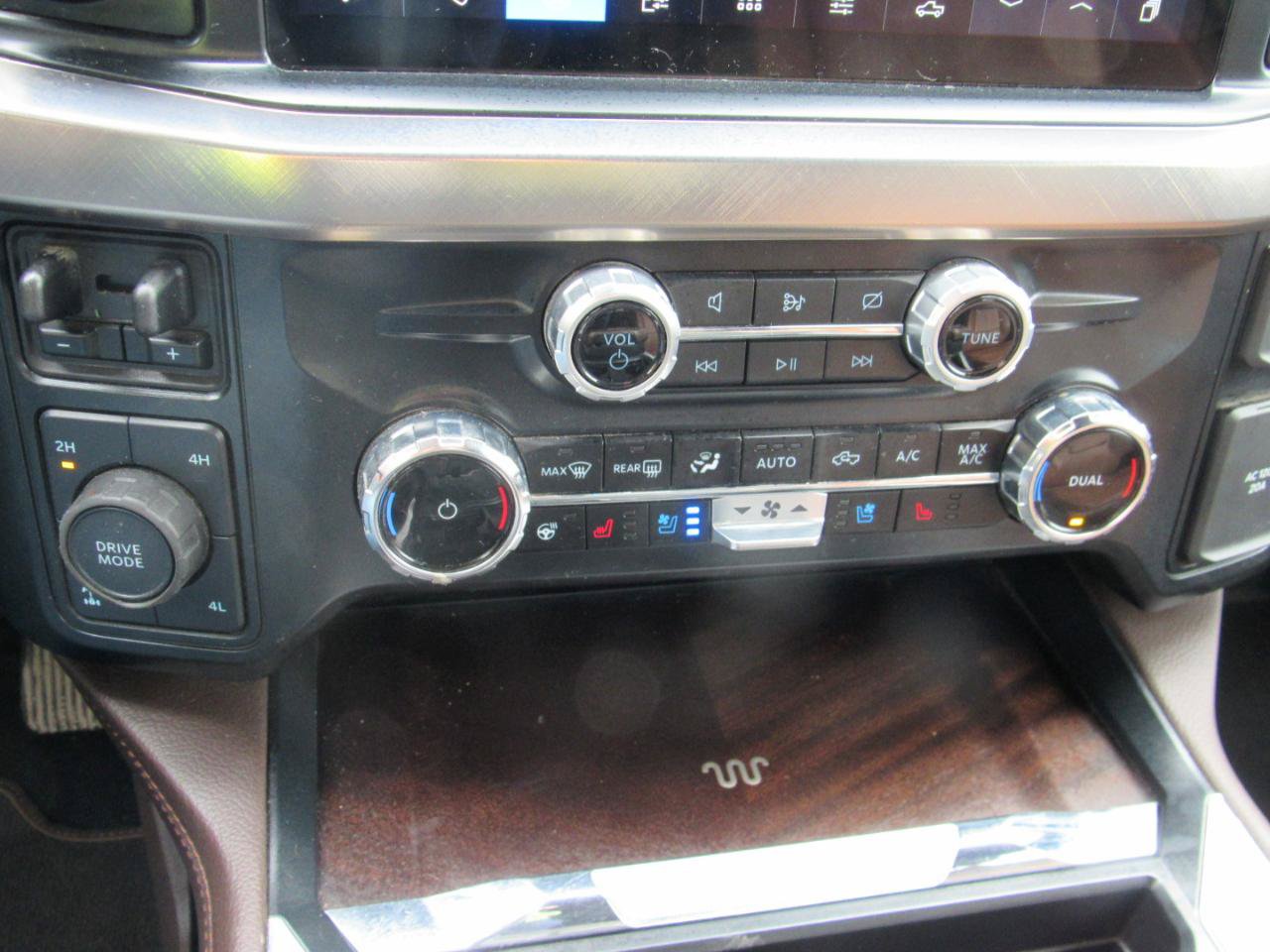 Used 2024 Ford F350 King Ranch w/ Chrome Package AWD/4WD image 31