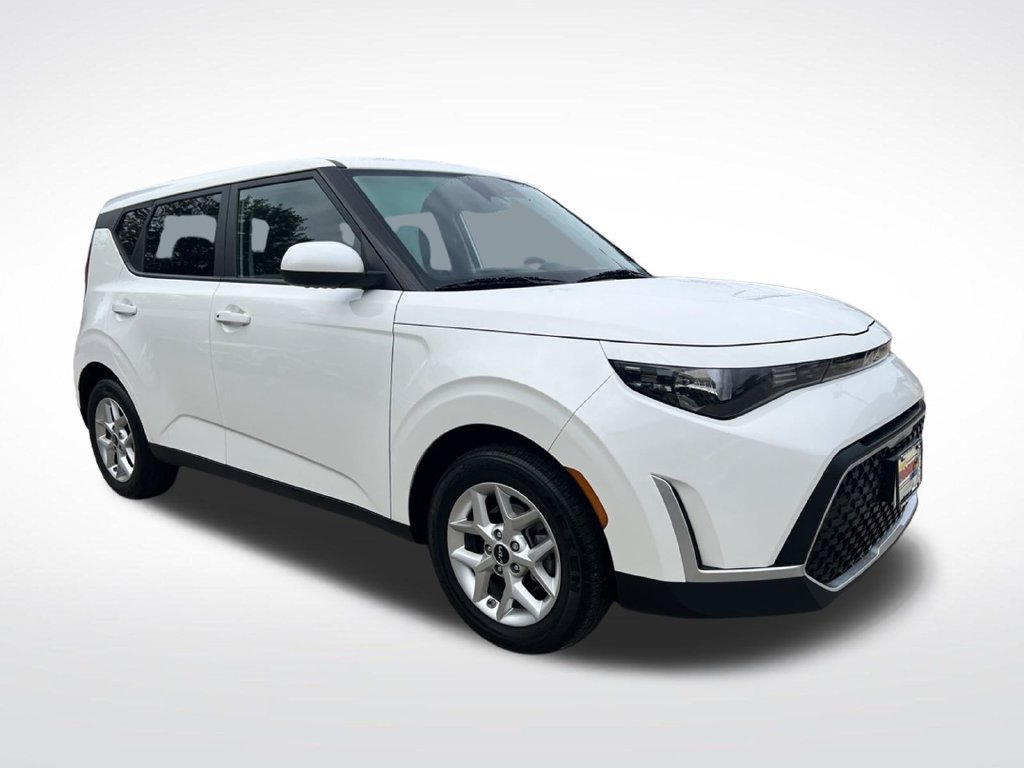 Certified 2023 Kia Soul S FWD image 3