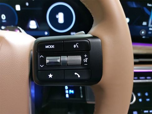 Used 2025 Hyundai Santa Fe Limited image 19