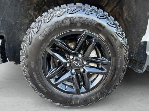 Used 2024 Chevrolet Silverado 1500 LT Trail Boss w/ Convenience Package II AWD/4WD image 29