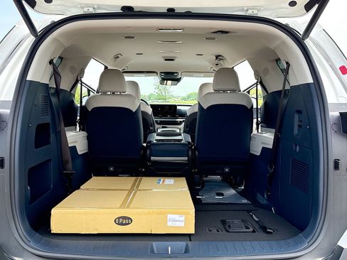 New 2026 Kia Carnival EX FWD image 7