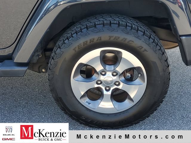 Used 2017 Jeep Wrangler Unlimited Sahara w/ Connectivity Group AWD/4WD image 29