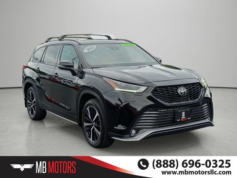 Used 2021 Toyota Highlander XSE AWD/4WD image 6