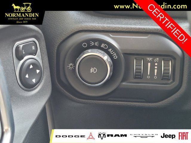 Certified 2018 Jeep Wrangler Unlimited Sahara w/ LED Lighting Group AWD/4WD image 14