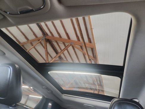 Used 2018 Jeep Cherokee Latitude Plus w/ Comfort/Convenience Group image 21