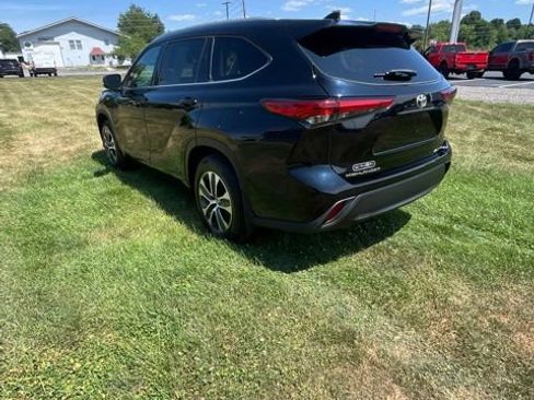 Used 2022 Toyota Highlander XLE AWD/4WD image 6