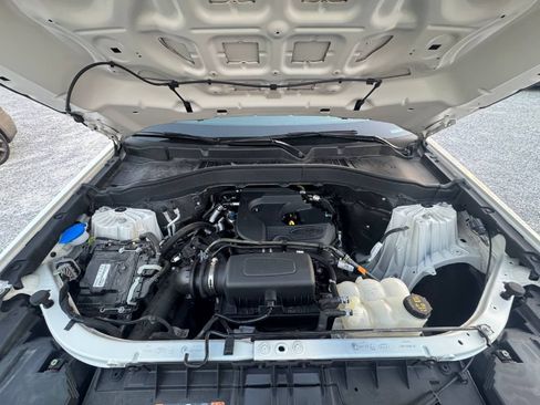 Used 2020 Ford Explorer XLT w/ Equipment Group 202A RWD image 15