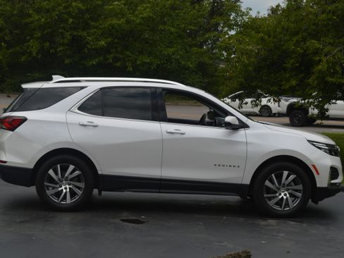 Used 2024 Chevrolet Equinox Premier AWD/4WD image 12
