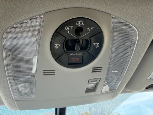 Used 2013 Toyota Prius Four w/ Deluxe Solar Roof Pkg image 22