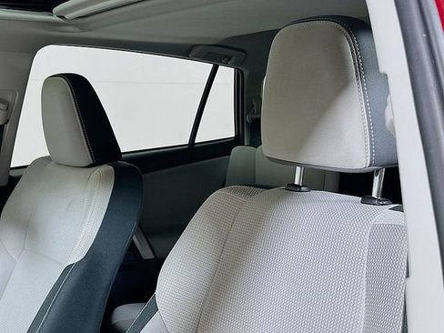 Used 2018 Toyota RAV4 XLE AWD/4WD image 21