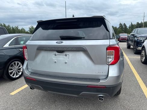Used 2024 Ford Explorer XLT w/ Equipment Group 202A AWD/4WD image 9