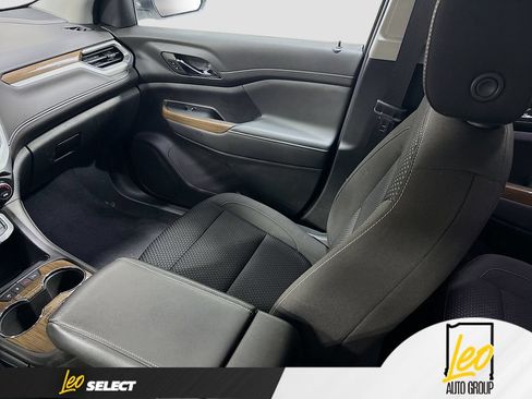Used 2023 GMC Acadia SLE AWD/4WD image 23