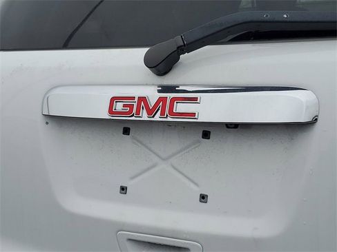 Used 2016 GMC Acadia SLE image 30