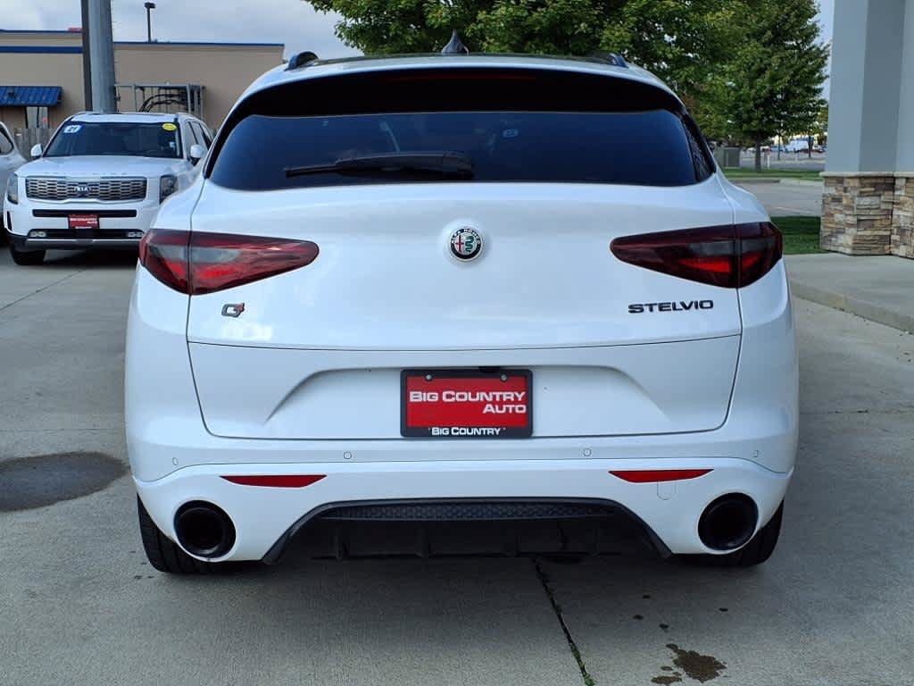 Used 2023 Alfa Romeo Stelvio Estrema AWD/4WD image 4