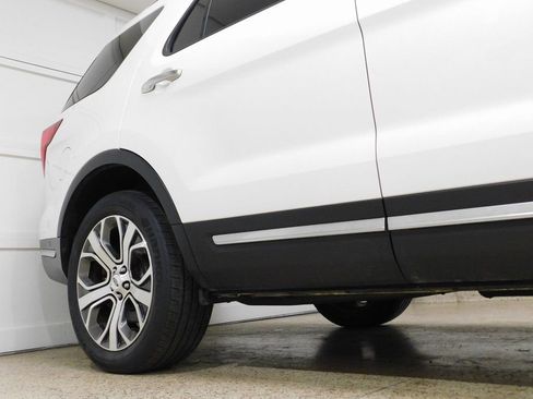 Used 2019 Ford Explorer Platinum image 9