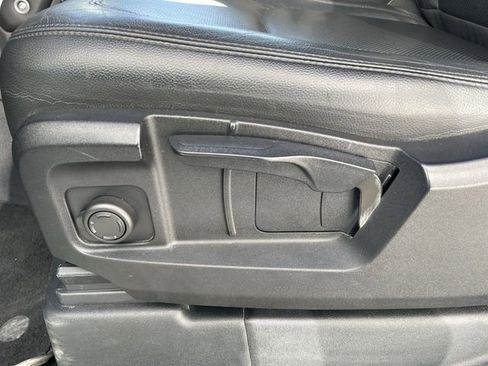 Used 2024 Land Rover Defender 90 S image 12