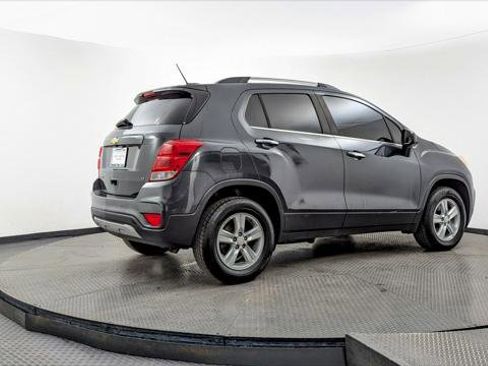 Used 2017 Chevrolet Trax LT w/ LT Convenience Package image 8