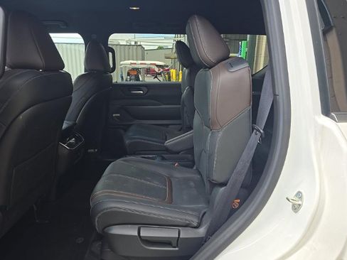 Used 2025 Nissan Armada SL w/ Captain's Chari Seat Package RWD image 14
