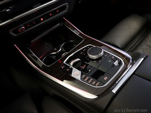 Used 2025 BMW X7 xDrive40i w/ Premium Package image 26