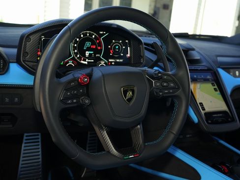 Used 2025 Lamborghini Revuelto image 26
