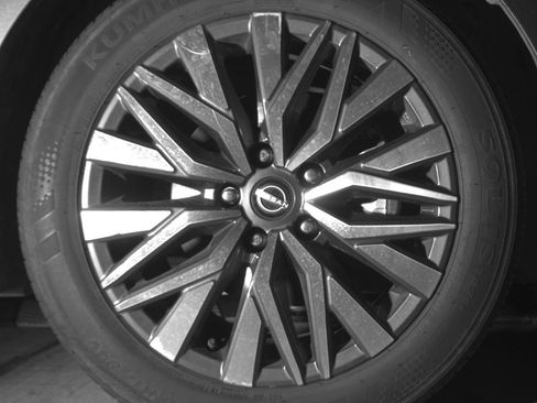 Used 2025 Nissan Altima 2.5 SV FWD image 13