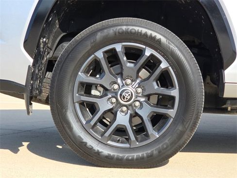 Used 2023 Toyota Sequoia Platinum image 9