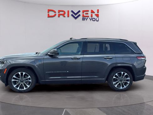Used 2023 Jeep Grand Cherokee Overland w/ Luxury Tech Group IV AWD/4WD image 2