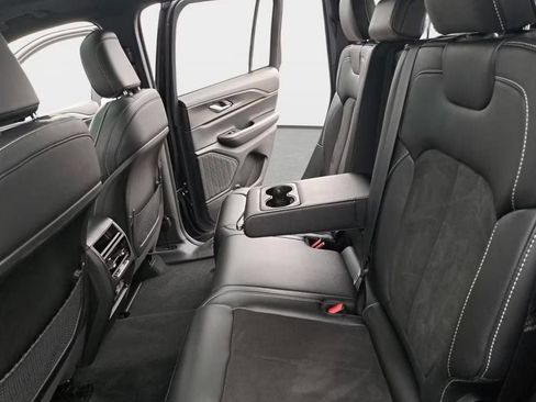 Used 2023 Jeep Grand Cherokee L Laredo image 10