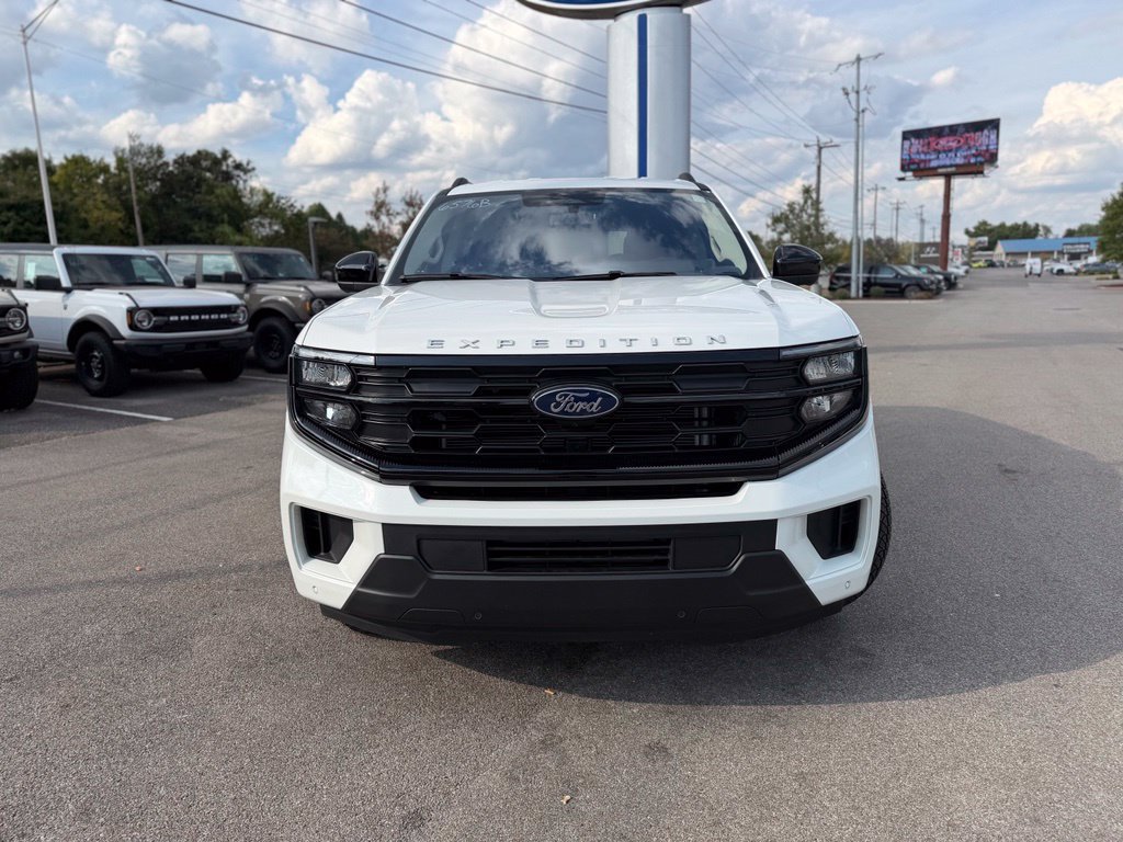 Used 2025 Ford Expedition Active RWD image 2