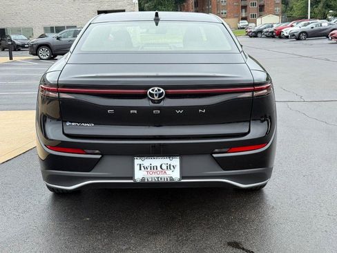 Used 2024 Toyota Crown image 5