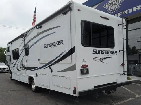 Used 2019 Chevrolet Express 4500 w/ RV Package RWD image 9