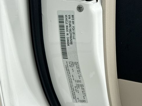 Used 2023 Chrysler Pacifica Touring-L FWD image 13