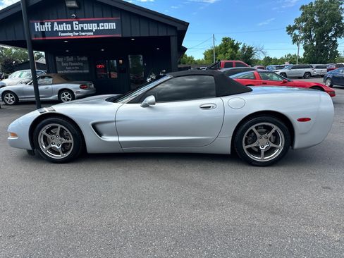 Used 1998 Chevrolet Corvette Convertible w/ Performance Handling Pkg RWD image 2